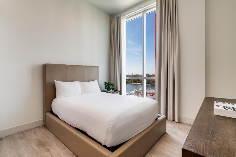 Three Bedroom Suite with Water View image 1