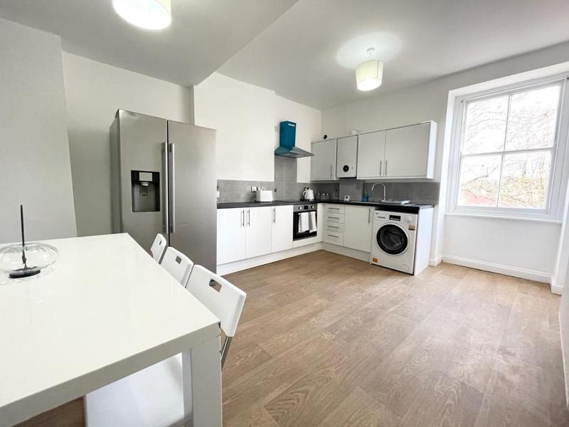 Comfortable City Centre Room - image 4