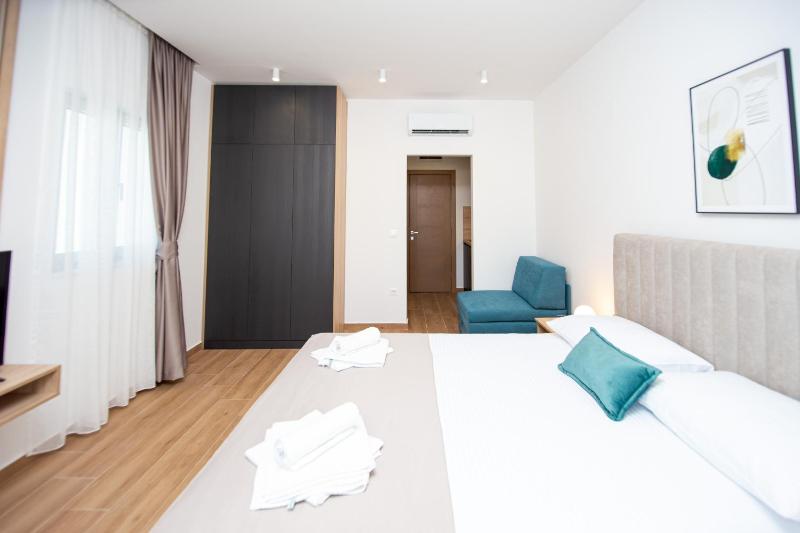 Apartments Sirena - Modern stay with free parking - image 14