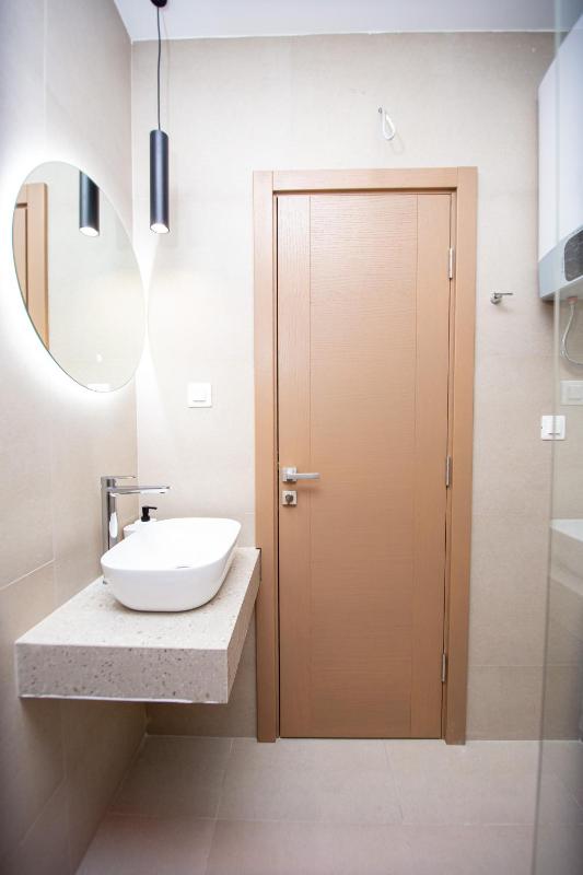 Apartments Sirena - Modern stay with free parking - image 11