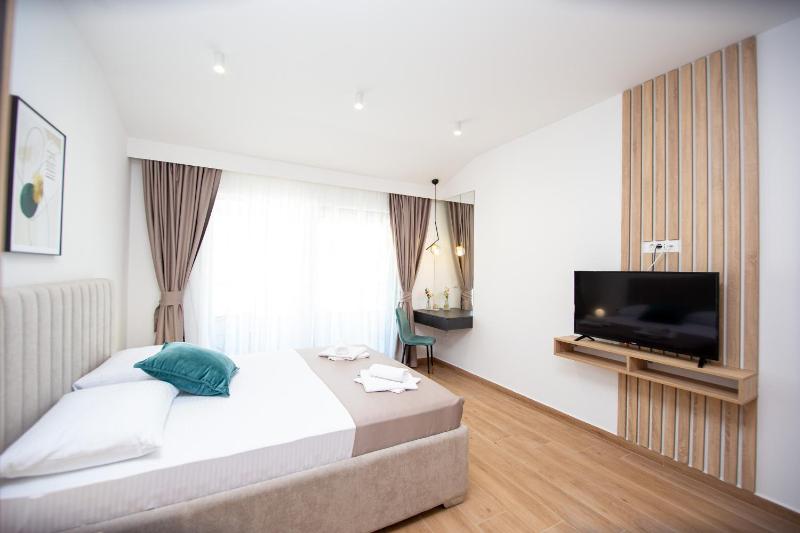 Apartments Sirena - Modern stay with free parking - image 13