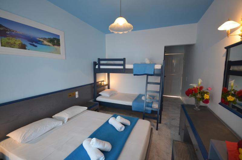 Family Room with Sea View image 2