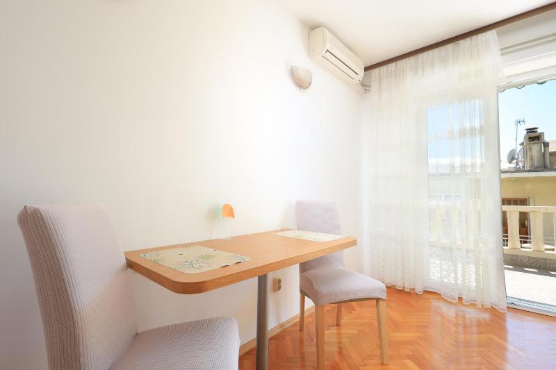 Apartments by the sea Brela Makarska - 18356 - image 34