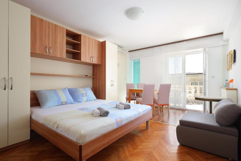 Apartments by the sea Brela Makarska - 18356 - image 10