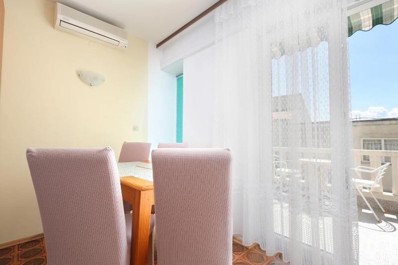 Apartments by the sea Brela Makarska - 18356 - image 32