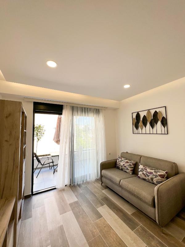 Square Residence & Pool - image 9