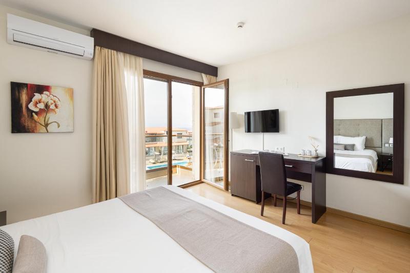 Double Room image 3