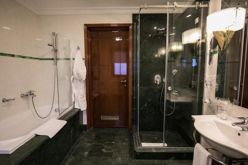 Double Room image 4