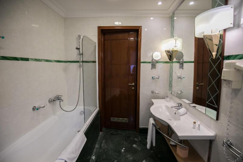 Single Room image 4