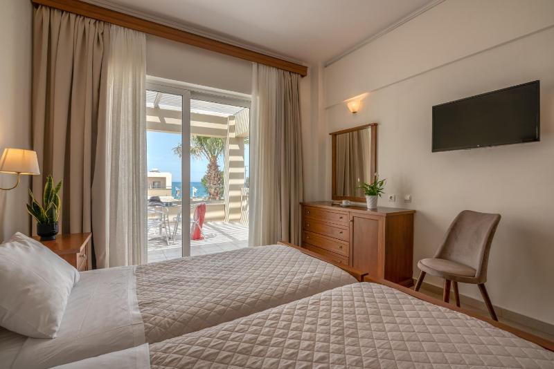 Double or Twin Room with Balcony image 4