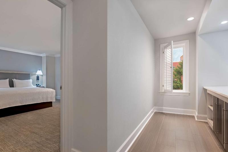 King Suite - Non-Smoking image 1