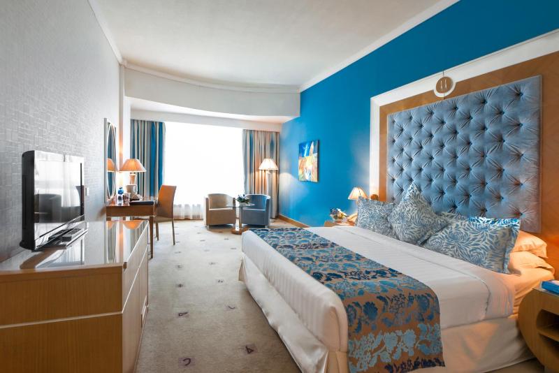 Executive Room - Includes 20% Off in Captain’s Table & Nell Gwynne image 3