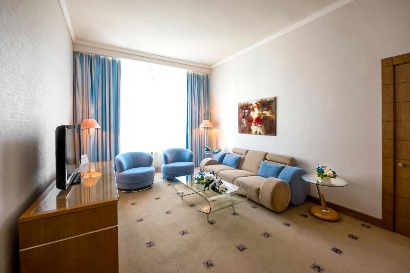 Junior Suite - Includes 20% Off in Captain’s Table & Nell Gwynne image 4