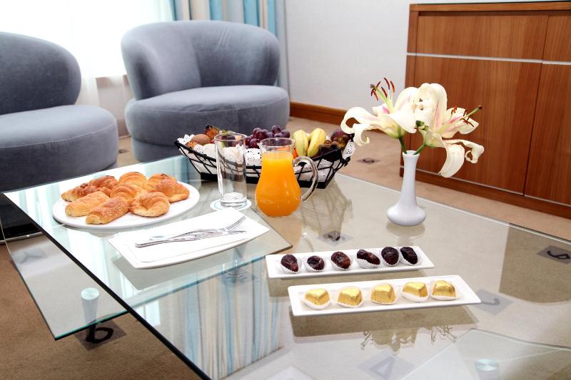 Junior Suite - Includes 20% Off in Captain’s Table & Nell Gwynne image 2