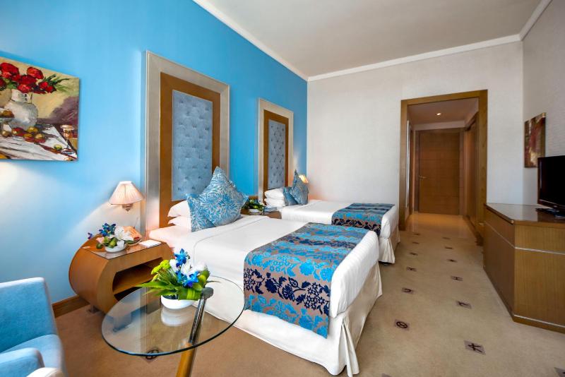 Deluxe Twin Room image 4