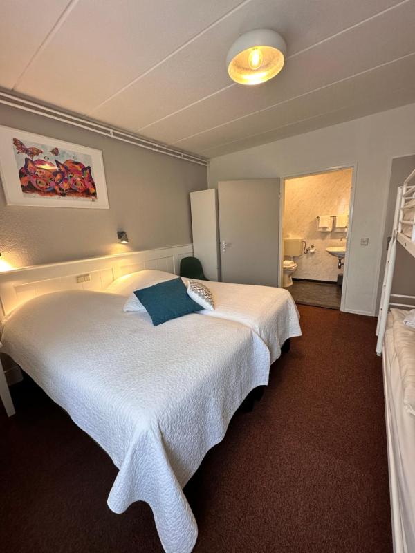 Quadruple Room image 4