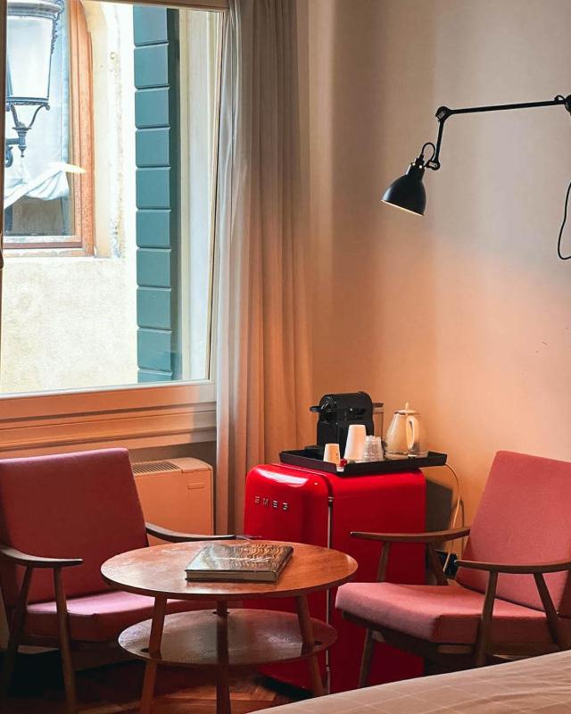 Deluxe Double Room image 4