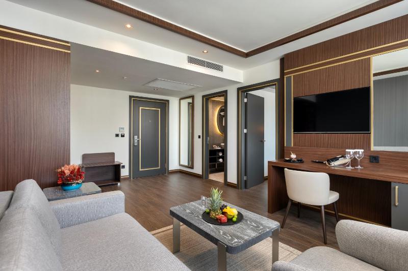 Premium Deluxe Room image 4