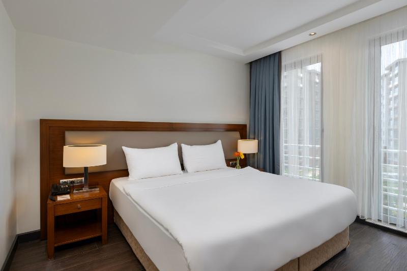 Deluxe Double or Twin Room image 4
