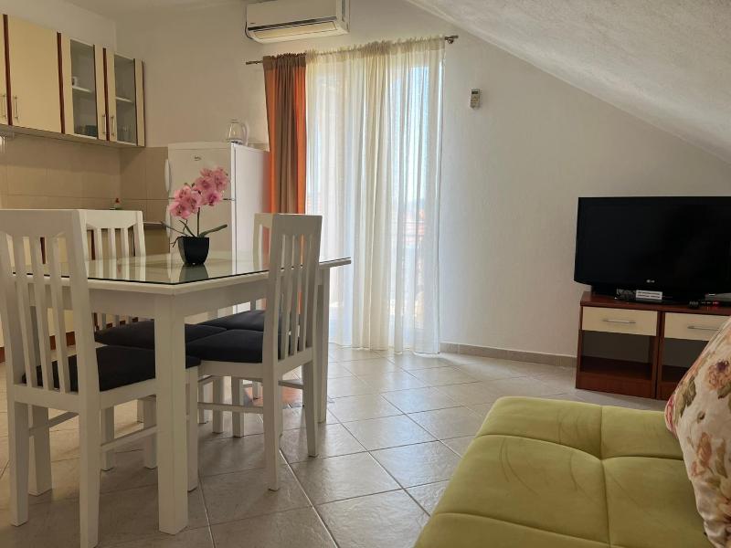One-Bedroom Apartment image 1