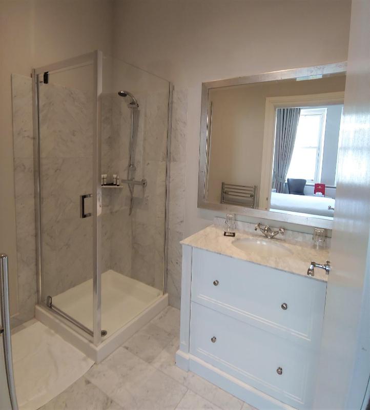 Deluxe Double Room, Partial Sea View image 4