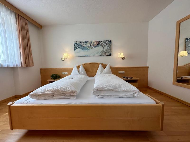 One-Bedroom Apartment image 2