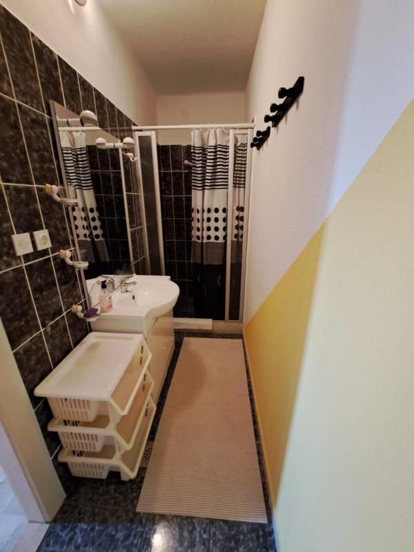 One-Bedroom Apartment image 3
