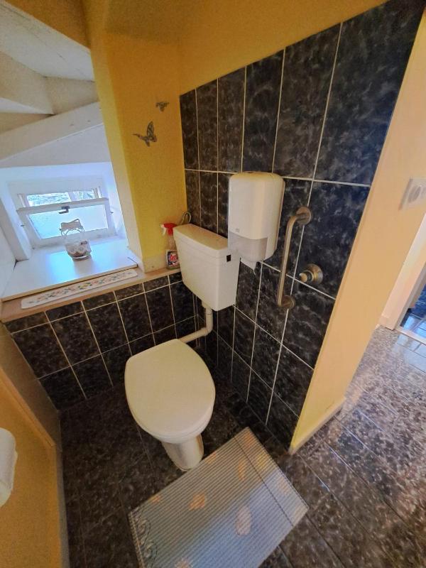 One-Bedroom Apartment image 4