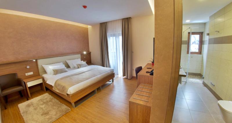 Double Room image 3