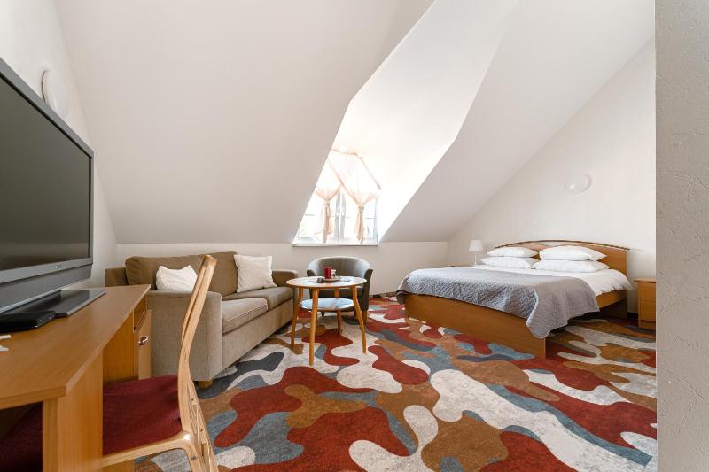 Double Room with Bath image 4
