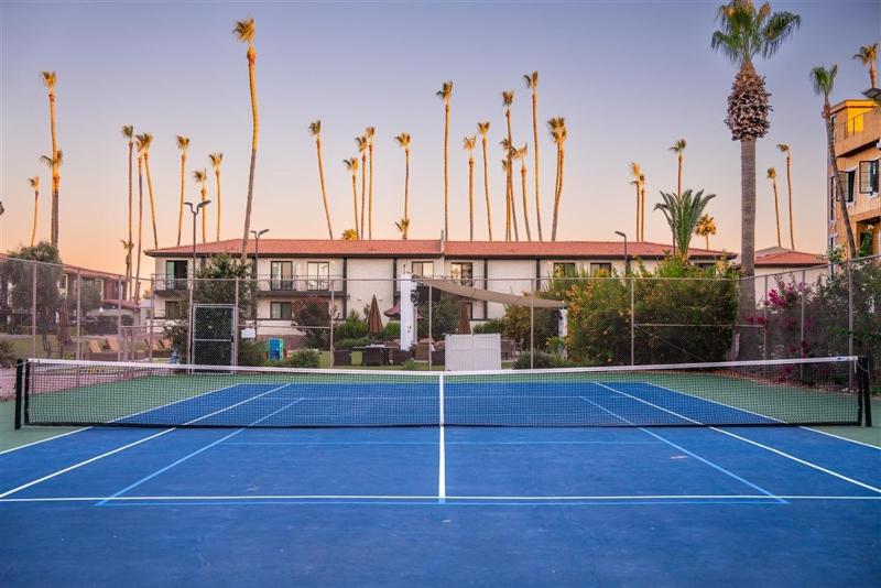 102 -Fully Furnished 1BR Suite-Prime Location - image 12