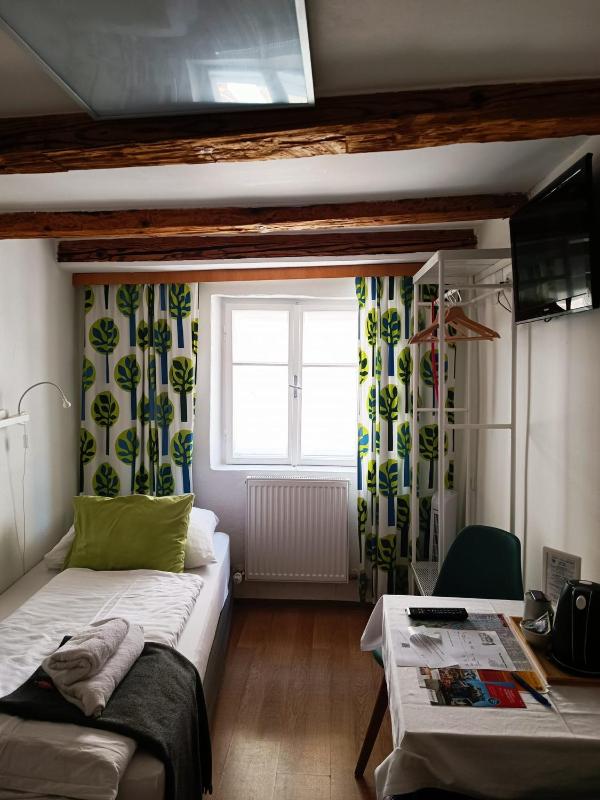 Twin Room with Private External Bathroom image 4