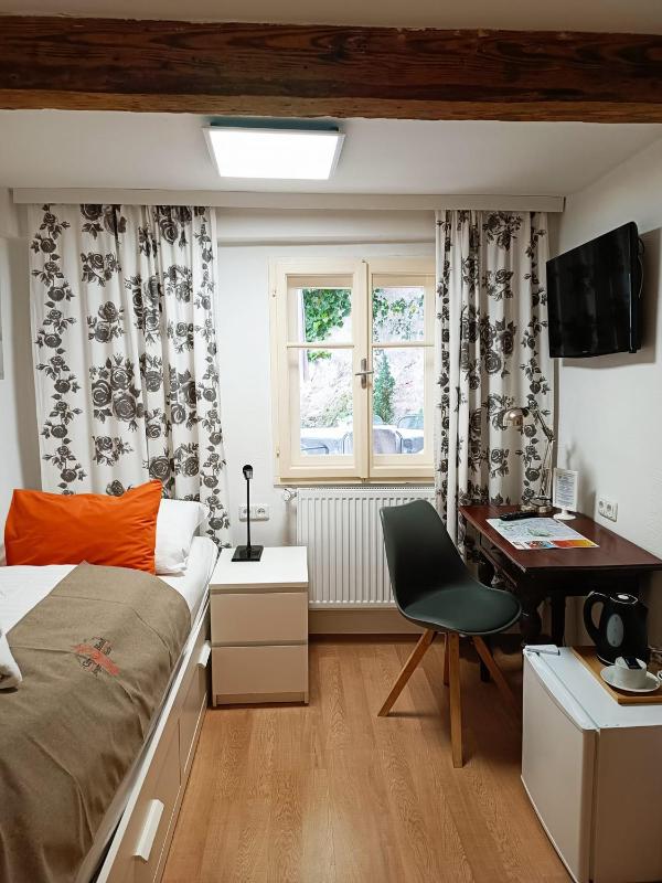 Single Room image 3