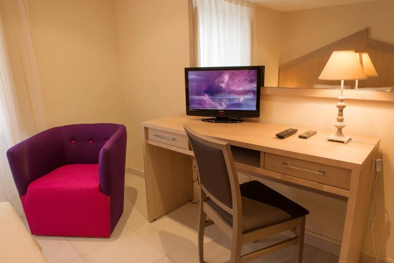 Double Room with Street View image 3