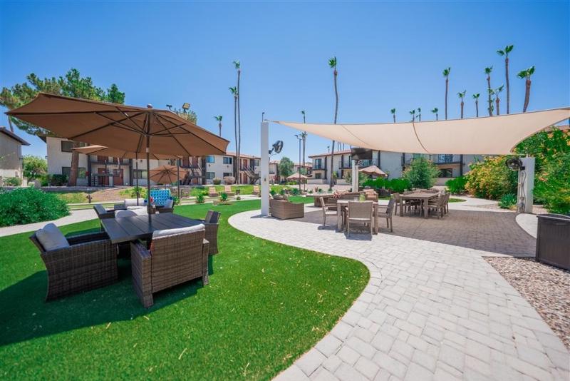 125 Fully Furnished 1BR Suite-Prime Location - image 3