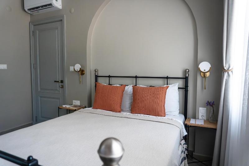 Budget Double Room image 2