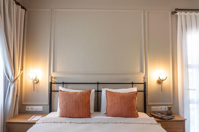 Double Room with Balcony image 4