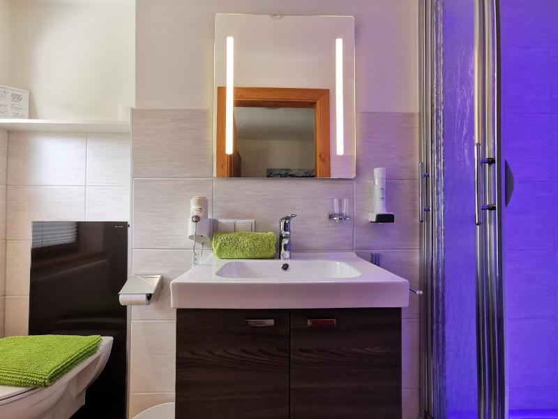 Business Single Room with Mountain View image 4