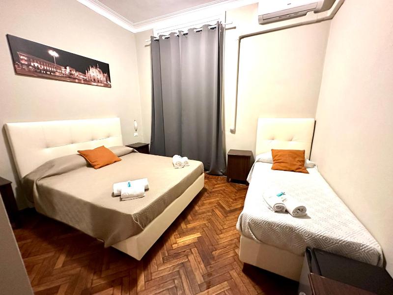 Twin Room image 4