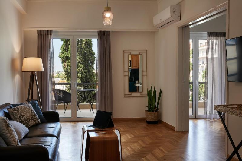 One-Bedroom Apartment image 4
