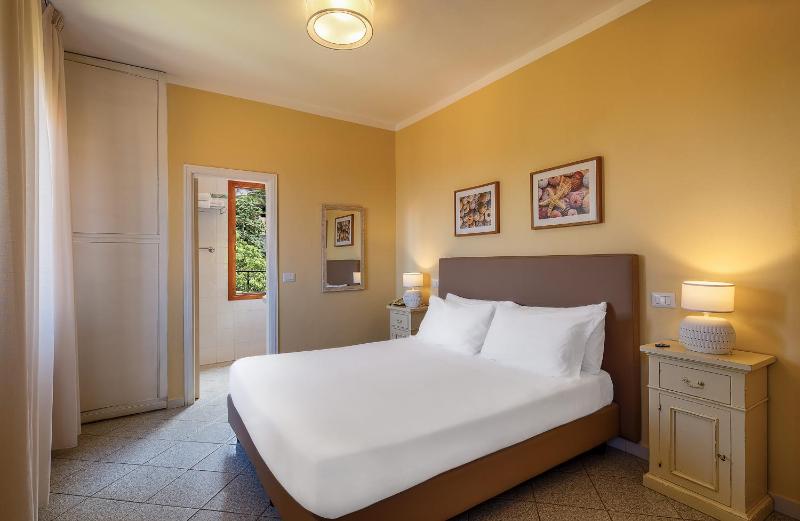 Double or Twin Room with Garden View image 1