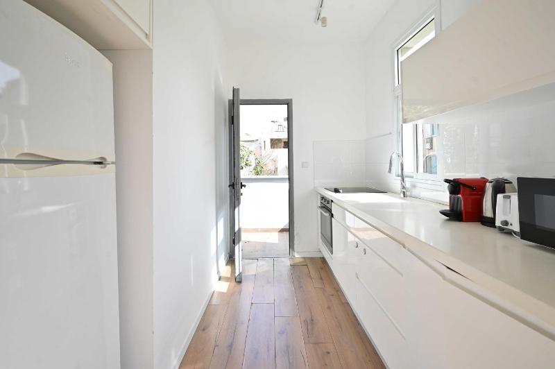 1BR near the beach with Balcony and Mamad by HolyGuest - image 7