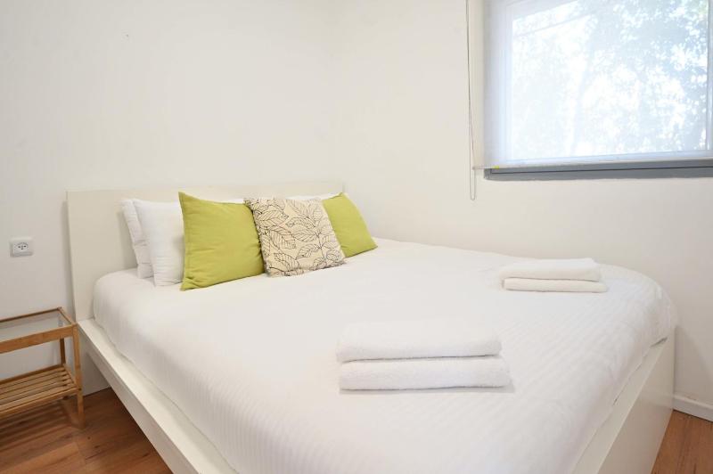 1BR near the beach with Balcony and Mamad by HolyGuest - image 6