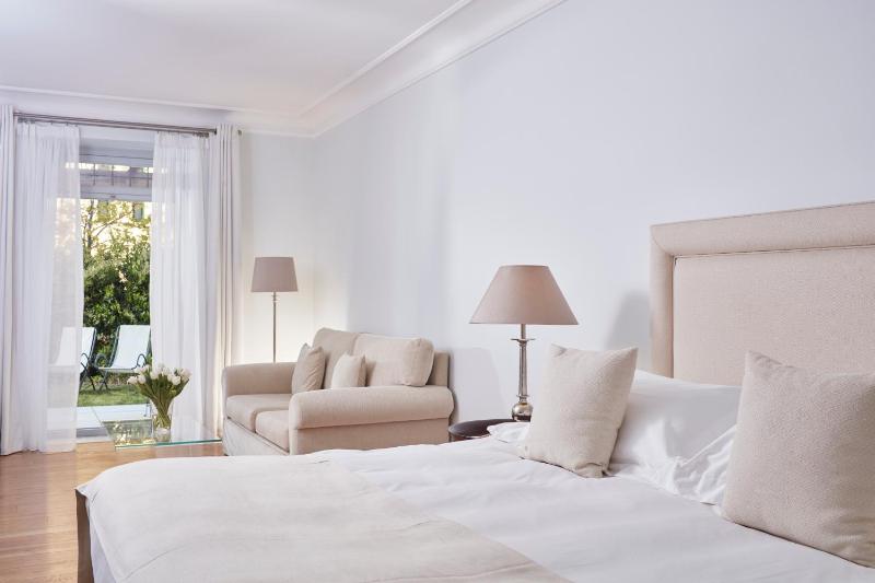Superior Double Room with Garden View image 1