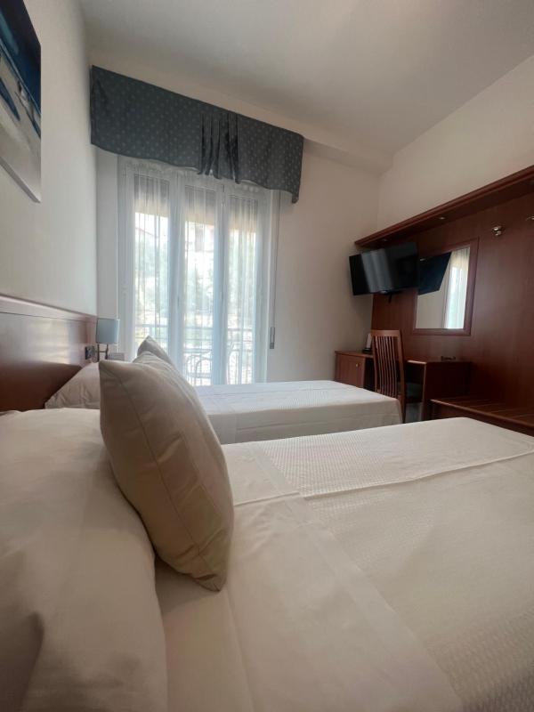 Double Room with Mountain View image 4