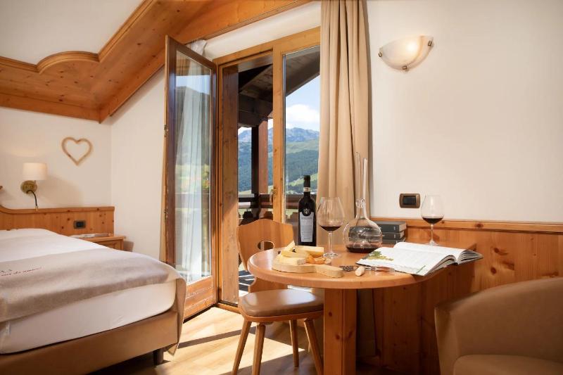 Double or Twin Room with Balcony image 2