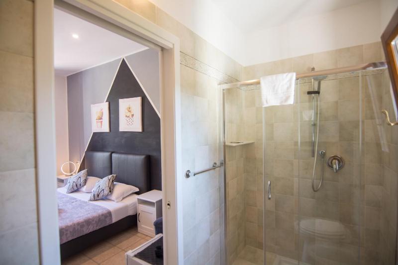 Double or Twin Room with Garden View image 3