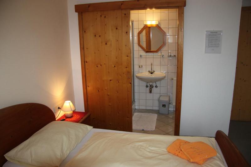 Single Room image 3