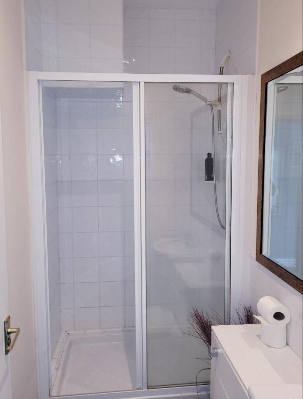 Standard Twin Room image 3