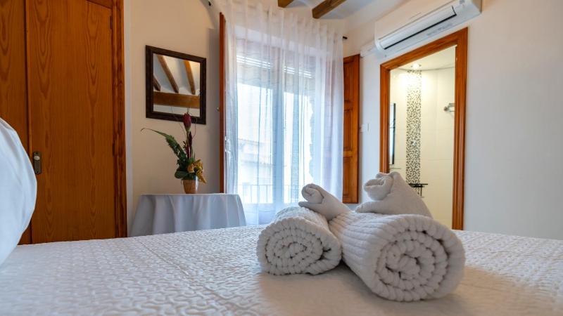 Deluxe Double Room image 3